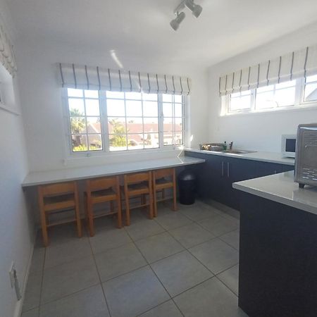 Millard Crescent Guest House Порт-Элизабет Экстерьер фото