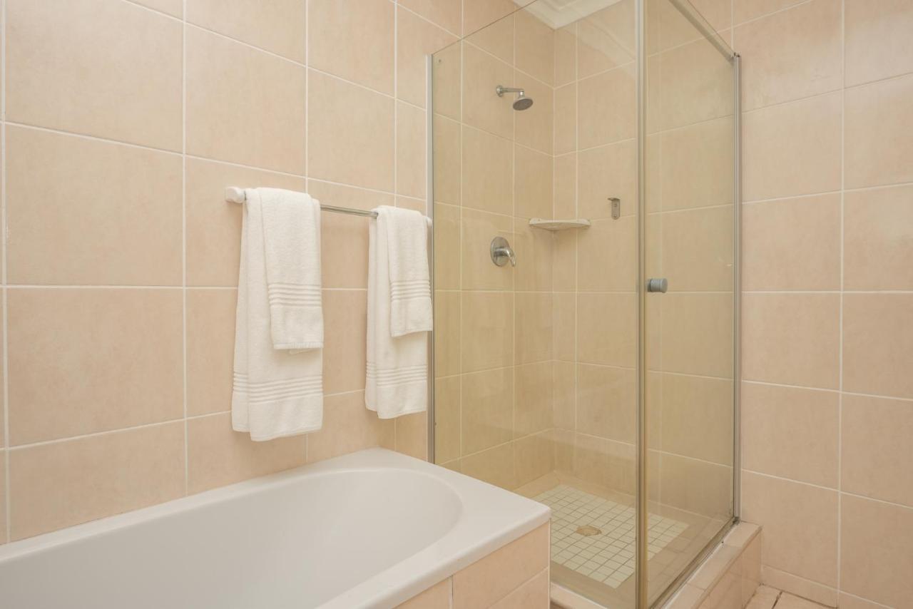 Millard Crescent Guest House Порт-Элизабет Экстерьер фото
