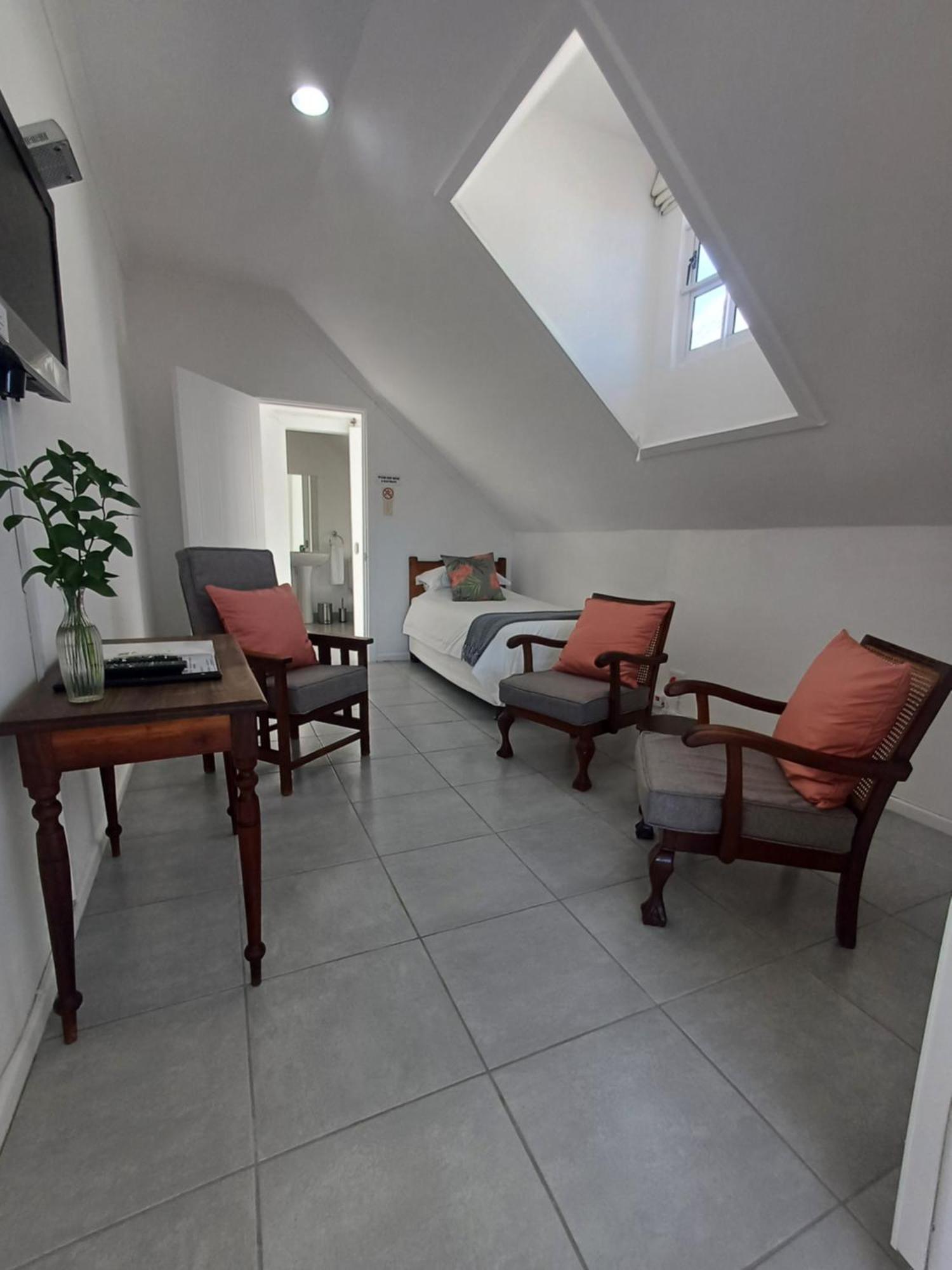 Millard Crescent Guest House Порт-Элизабет Экстерьер фото
